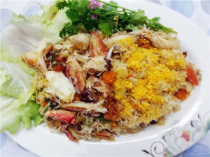 Cơm rang ghẹ Phú Quốc – Gom gọn tinh túy biển cả Phú Quốc