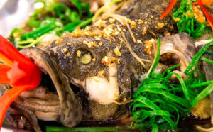 Chế biến món đặc sản Phú Quốc Cá Bống Mú hấp gừng hấp dẫn