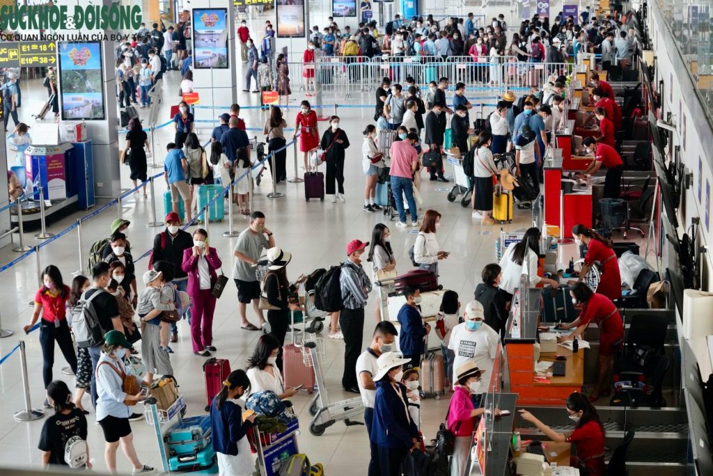Lượng khách di chuyển bằng đường hàng không tiếp tục tăng cao 