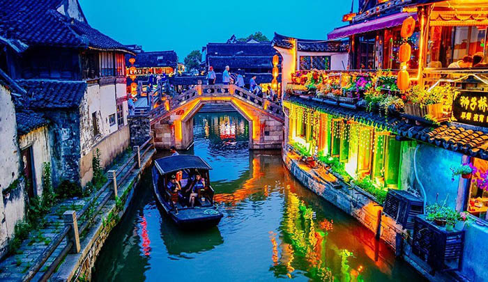 Tô Châu là thành phố ở tỉnh Giang Tô, nằm ở hạ lưu sông Dương Tử